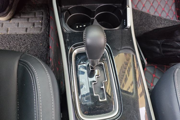 Used Mitsubishi Outlander 2019 2.4L 4x4 Zhi Xiang Edition 7 Seats China VI Standard Gear Lever