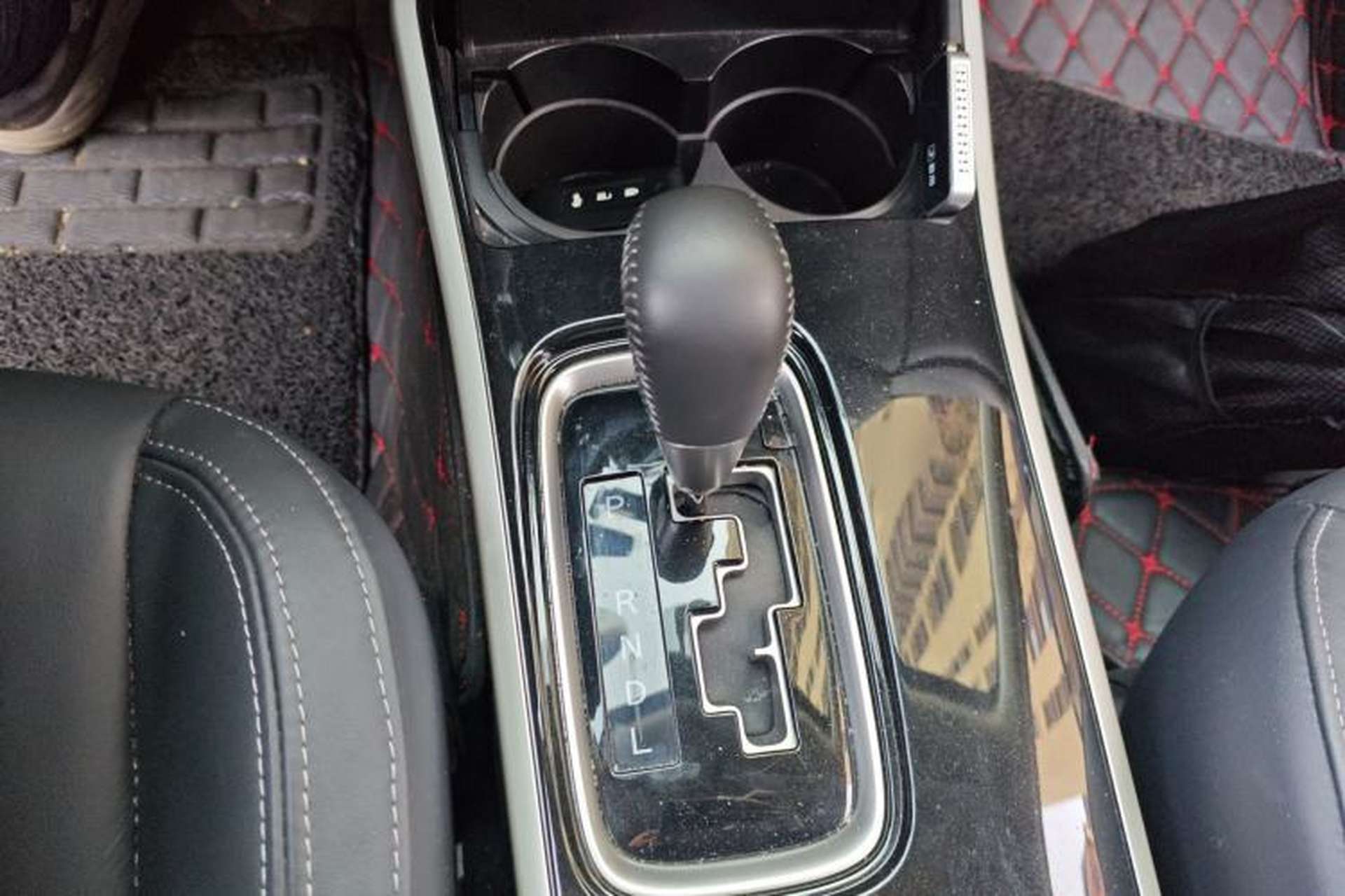 Used Mitsubishi Outlander 2019 2.4L 4x4 Zhi Xiang Edition 7 Seats China VI Standard Gear Lever