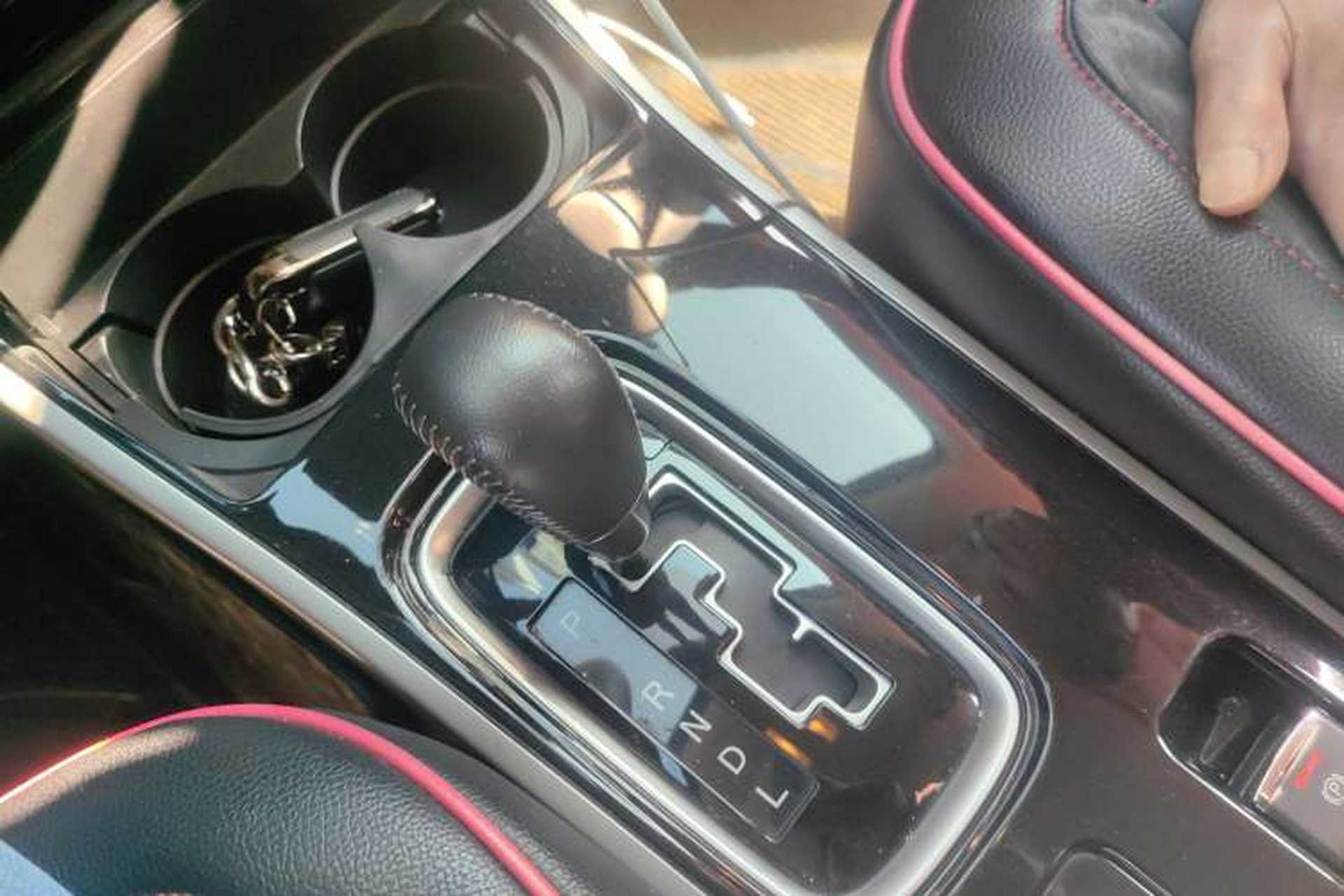 Used Mitsubishi Outlander 2019 2.4L 4x4 Zhi Xiang Edition 7 Seats China V Emission Standard Gear Lever