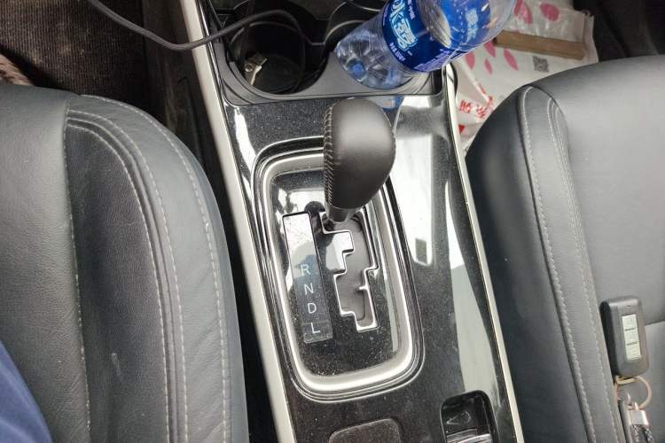 Used Mitsubishi Outlander 2019 2.4L 4x4 Zhi Xiang Edition 7 Seats China VI Standard Gear Lever