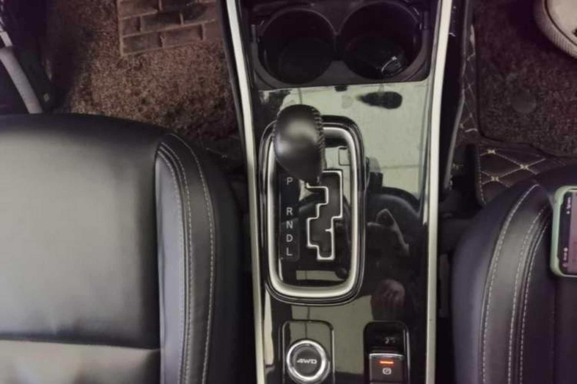 Used Mitsubishi Outlander 2019 2.4L 4x4 Zhi Xiang Edition 7 Seats China VI Standard Gear Lever