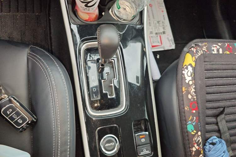 Used Mitsubishi Outlander 2019 2.4L 4x4 Zhi Xiang Edition 5 Seats China VI Standard Gear Lever