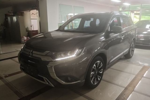 Used Mitsubishi Outlander 2019 2.4L 4x4 Zhi Xiang Edition 7 Seats China V Emission Standard