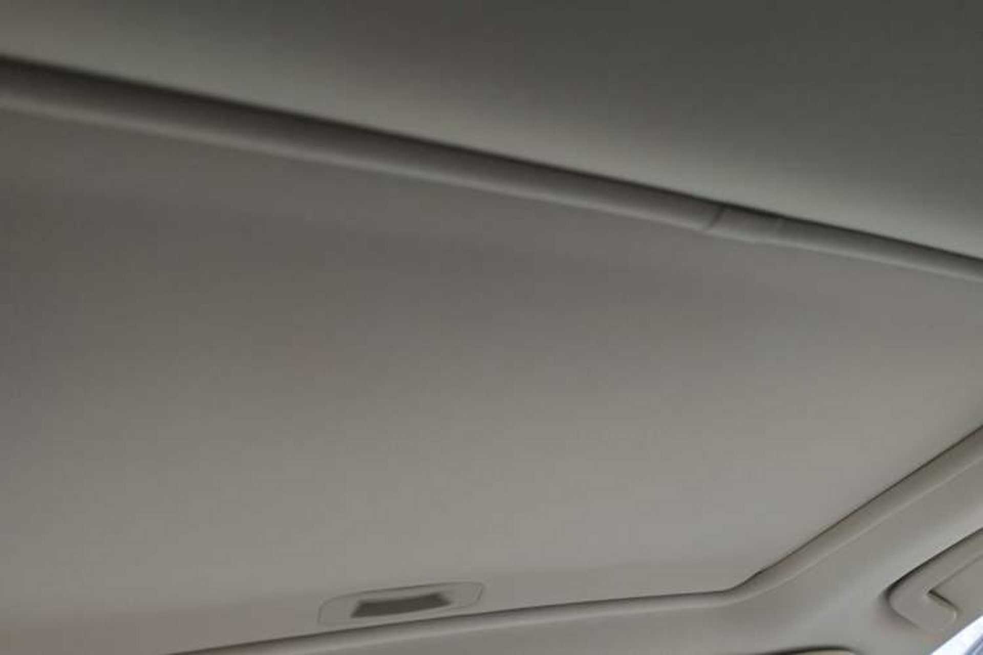 Used Mitsubishi Outlander 2019 2.4L 4x4 Zhi Xiang Edition 7 Seats China VI Standard Headliner