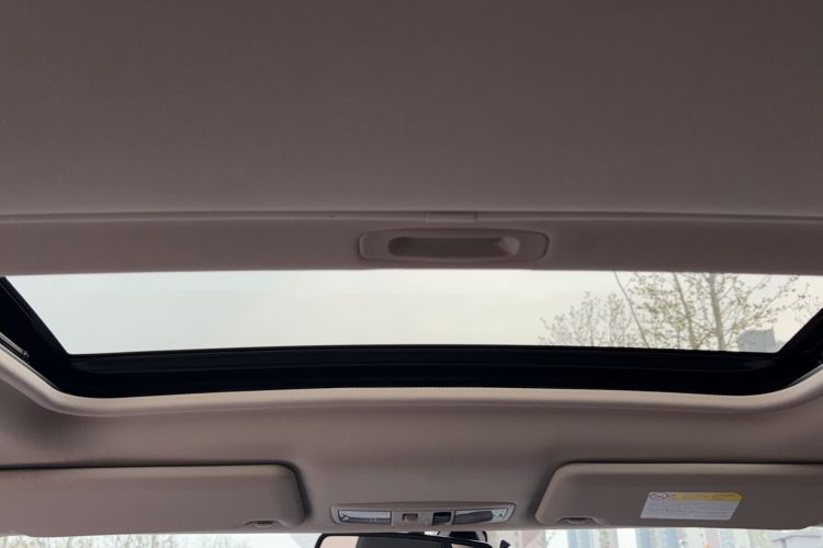 Used Mitsubishi Outlander 2019 2.4L 4x4 Zhi Xiang Edition 7 Seats China VI Standard Headliner