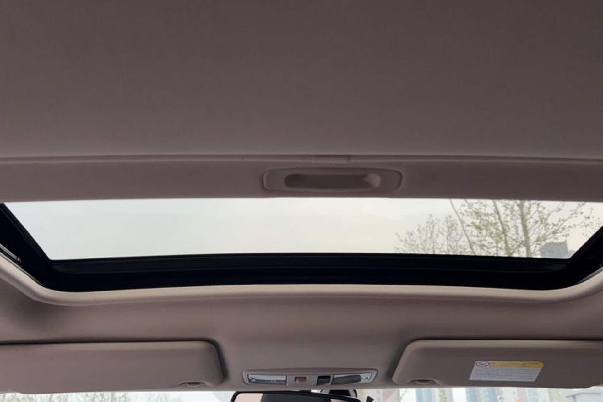 Used Mitsubishi Outlander 2019 2.4L 4x4 Zhi Xiang Edition 7 Seats China VI Standard Headliner