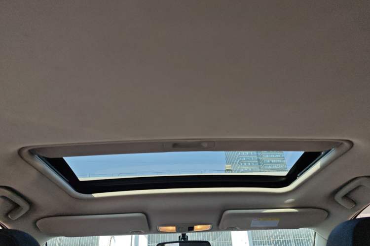 Used Mitsubishi Outlander 2019 2.0L Two-Wheel Drive Comfort Edition 7-Seater China VI Standard Headliner