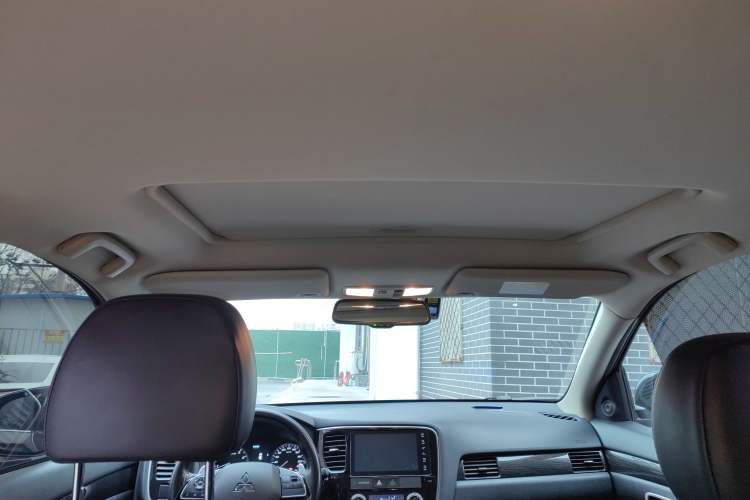 Used Mitsubishi Outlander 2019 2.4L 4x4 Zhi Xiang Edition 5 Seats China V Emission Standard Headliner