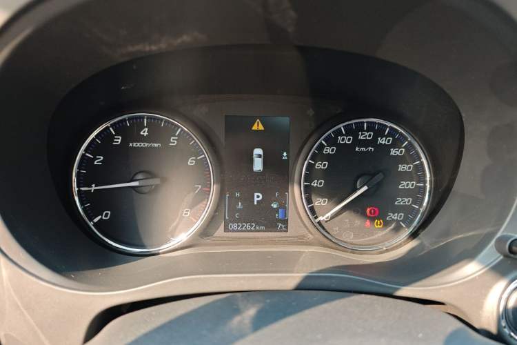 Used Mitsubishi Outlander 2019 2.0L Two-Wheel Drive Comfort Edition 7-Seater China VI Standard Instrument Cluster