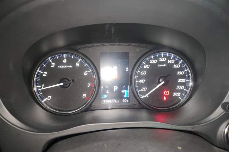 Used Mitsubishi Outlander 2019 2.0L Two-Wheel Drive Comfort Edition 5 Seats China VI Standard Instrument Cluster