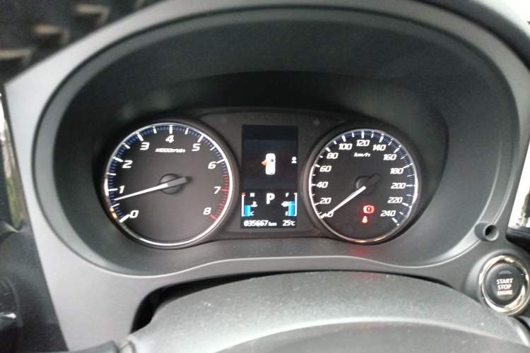 Used Mitsubishi Outlander 2019 2.0L Two-Wheel Drive Comfort Edition 5 Seats China VI Standard Instrument Cluster