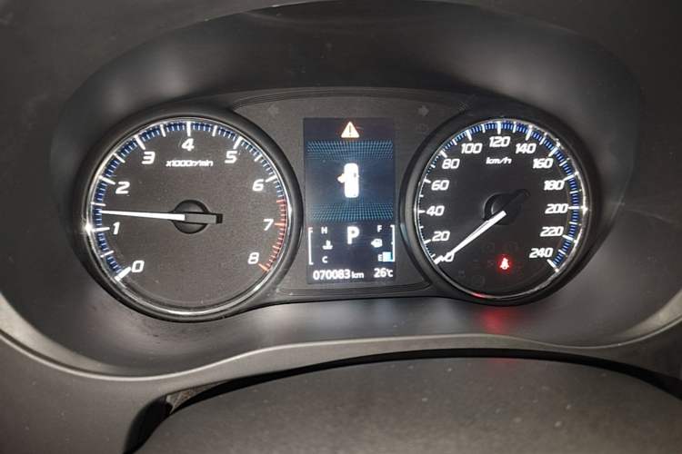 Used Mitsubishi Outlander 2019 2.0L Two-Wheel Drive Comfort Edition 7-Seater China VI Standard Instrument Cluster