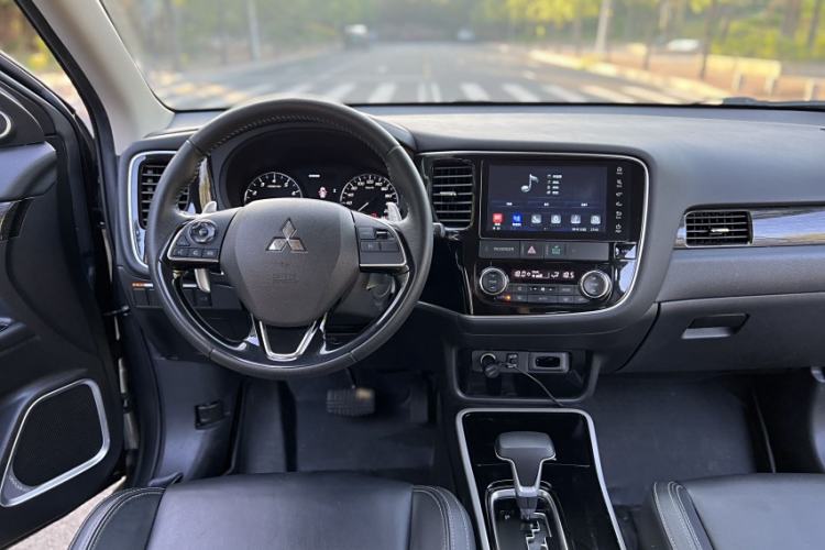 Used Mitsubishi Outlander 2019 2.4L 4x4 Zhi Xiang Edition 7 Seats China VI Standard Interior 2
