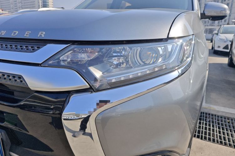 Used Mitsubishi Outlander 2019 2.0L Two-Wheel Drive Comfort Edition 7-Seater China VI Standard Left Front Headlight