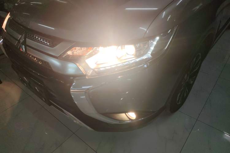 Used Mitsubishi Outlander 2019 2.0L Two-Wheel Drive Comfort Edition 5 Seats China VI Standard Left Front Headlight