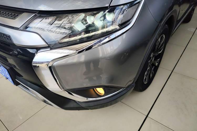 Used Mitsubishi Outlander 2019 2.4L 4x4 Zhi Xiang Edition 7 Seats China VI Standard Left Front Headlight