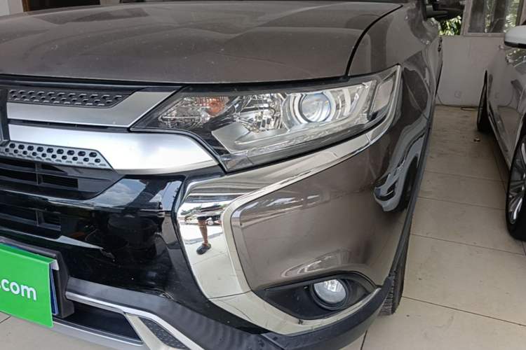 Used Mitsubishi Outlander 2019 2.0L Two-Wheel Drive Comfort Edition 5 Seats China VI Standard Left Front Headlight