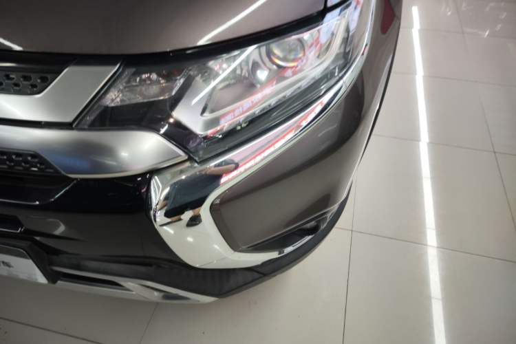 Used Mitsubishi Outlander 2019 2.0L Two-Wheel Drive Comfort Edition 7-Seater China VI Standard Left Front Headlight