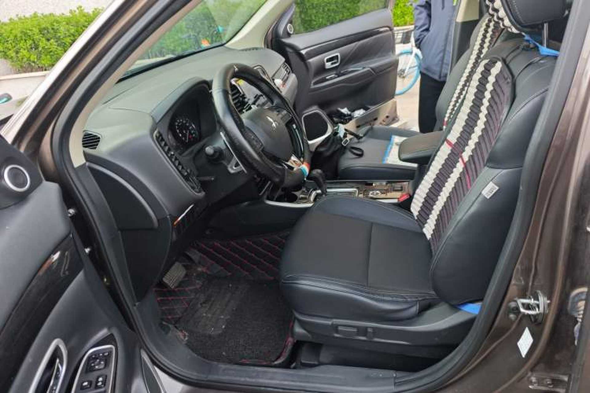 Used Mitsubishi Outlander 2019 2.4L 4x4 Zhi Xiang Edition 7 Seats China VI Standard Left Front Seat