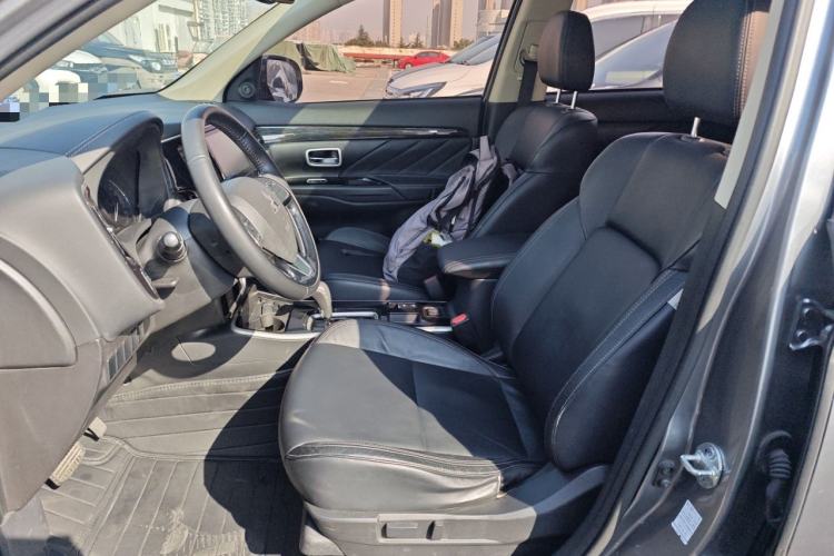 Used Mitsubishi Outlander 2019 2.0L Two-Wheel Drive Comfort Edition 7-Seater China VI Standard Left Front Seat