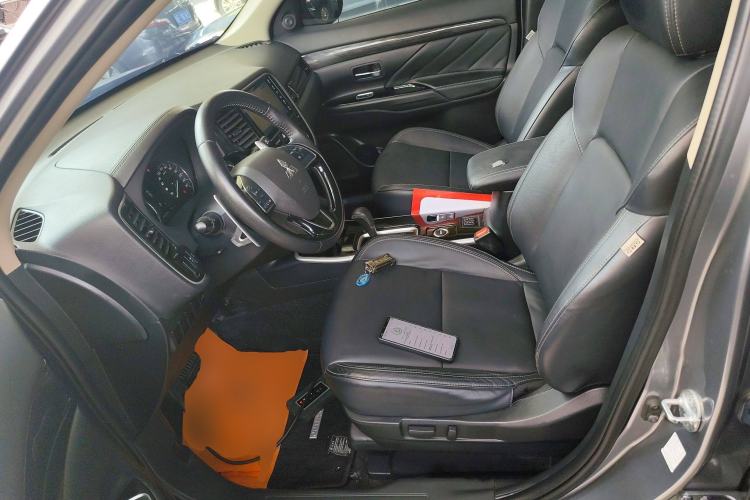 Used Mitsubishi Outlander 2019 2.4L 4x4 Zhi Xiang Edition 7 Seats China VI Standard Left Front Seat