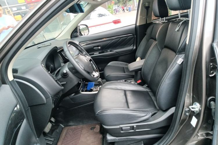 Used Mitsubishi Outlander 2019 2.0L Two-Wheel Drive Comfort Edition 5 Seats China VI Standard Left Front Seat