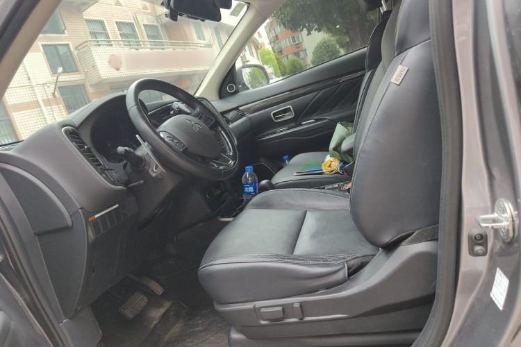 Used Mitsubishi Outlander 2019 2.4L 4x4 Zhi Xiang Edition 7 Seats China VI Standard Left Front Seat