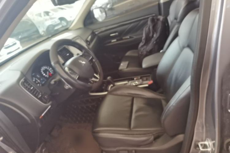Used Mitsubishi Outlander 2019 2.4L 4x4 Zhi Xiang Edition 7 Seats China VI Standard Left Front Seat