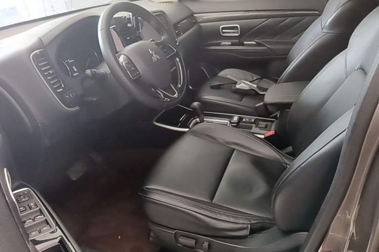 Used Mitsubishi Outlander 2019 2.0L Two-Wheel Drive Comfort Edition 5 Seats China VI Standard Left Front Seat