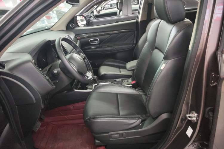Used Mitsubishi Outlander 2019 2.0L Two-Wheel Drive Comfort Edition 7-Seater China VI Standard Left Front Seat