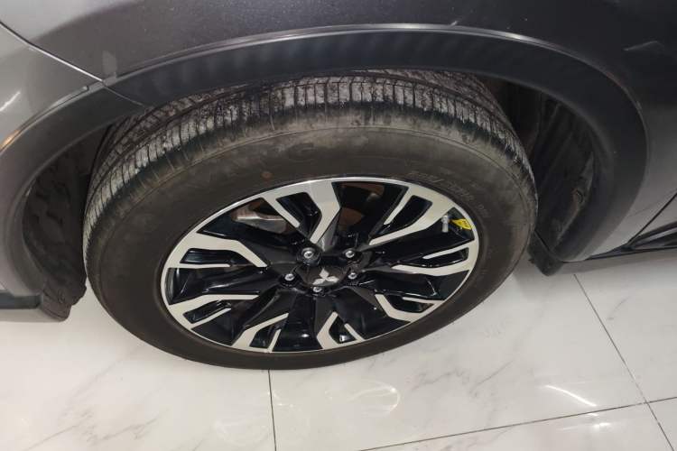 Used Mitsubishi Outlander 2019 2.0L Two-Wheel Drive Comfort Edition 5 Seats China VI Standard Left Front Wheel Hub