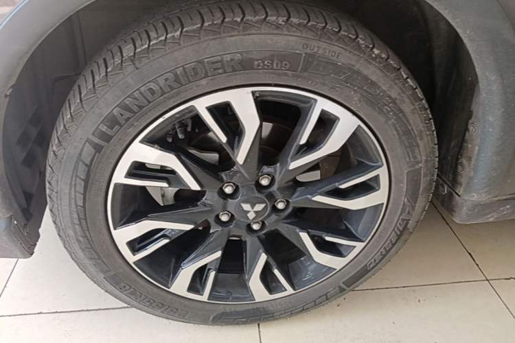 Used Mitsubishi Outlander 2019 2.0L Two-Wheel Drive Comfort Edition 5 Seats China VI Standard Left Front Wheel Hub