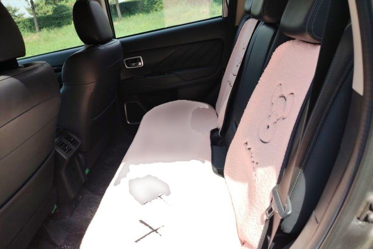 Used Mitsubishi Outlander 2019 2.4L 4x4 Zhi Xiang Edition 5 Seats China VI Standard Left Rear Seat