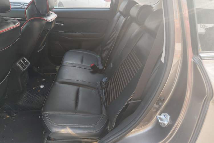 Used Mitsubishi Outlander 2019 2.0L Two-Wheel Drive Comfort Edition 5 Seats China V Standard Left Rear Seat