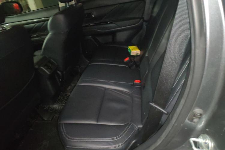 Used Mitsubishi Outlander 2019 2.0L Two-Wheel Drive Comfort Edition 5 Seats China VI Standard Left Rear Seat