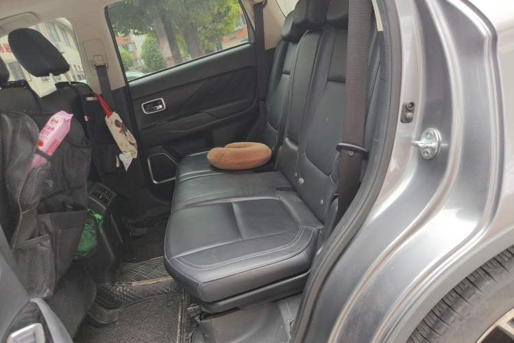 Used Mitsubishi Outlander 2019 2.4L 4x4 Zhi Xiang Edition 7 Seats China VI Standard Left Rear Seat