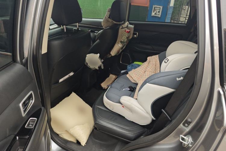 Used Mitsubishi Outlander 2019 2.4L 4x4 Zhi Xiang Edition 5 Seats China VI Standard Left Rear Seat