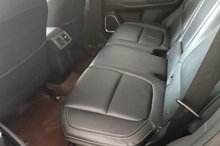 Used Mitsubishi Outlander 2019 2.0L Two-Wheel Drive Comfort Edition 5 Seats China VI Standard Left Rear Seat