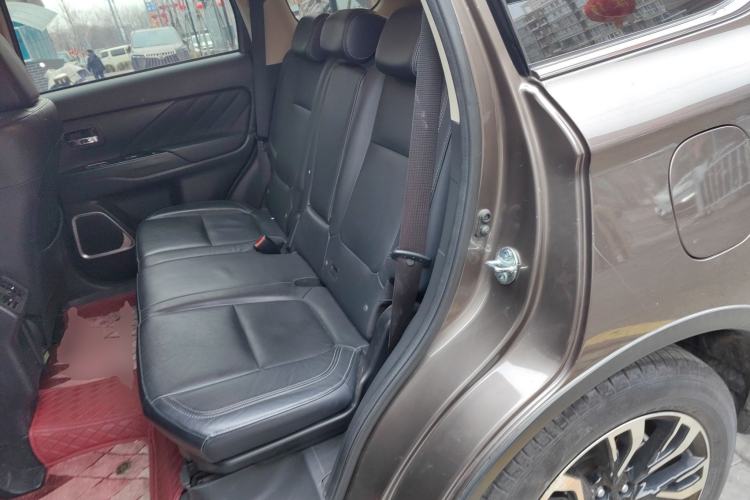 Used Mitsubishi Outlander 2019 2.4L 4x4 Zhi Xiang Edition 5 Seats China V Emission Standard Left Rear Seat