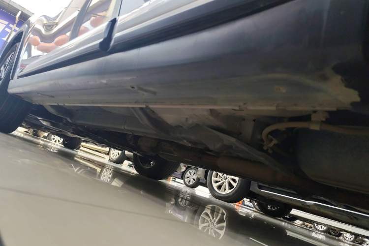 Used Mitsubishi Outlander 2019 2.4L 4x4 Zhi Xiang Edition 7 Seats China VI Standard Left Side Sill