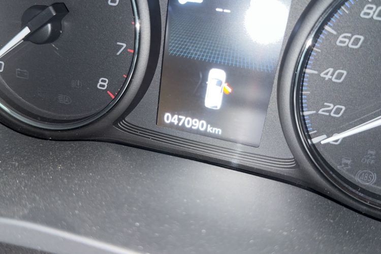 Used Mitsubishi Outlander 2019 2.4L 4x4 Zhi Xiang Edition 7 Seats China VI Standard Odometer Close Up