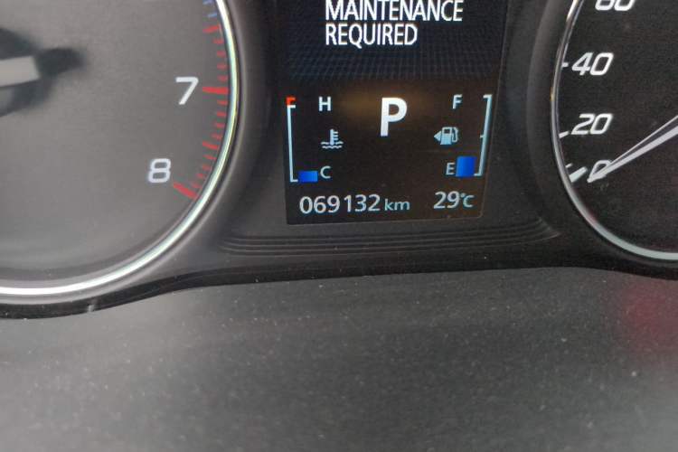 Used Mitsubishi Outlander 2019 2.4L 4x4 Zhi Xiang Edition 7 Seats China VI Standard Odometer Close Up