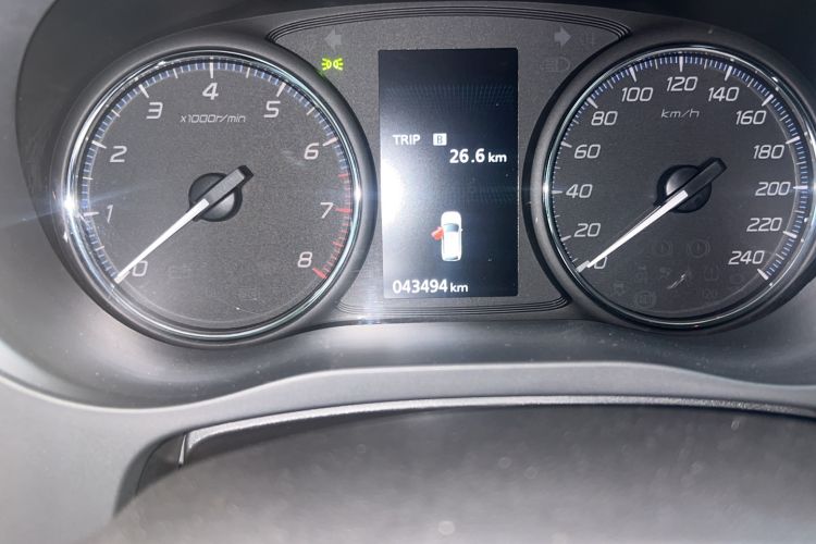 Used Mitsubishi Outlander 2019 2.0L Two-Wheel Drive Comfort Edition 5 Seats China VI Standard Odometer Close Up