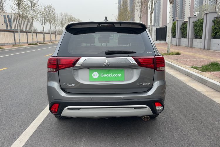 Used Mitsubishi Outlander 2019 2.4L 4x4 Zhi Xiang Edition 7 Seats China VI Standard Rear