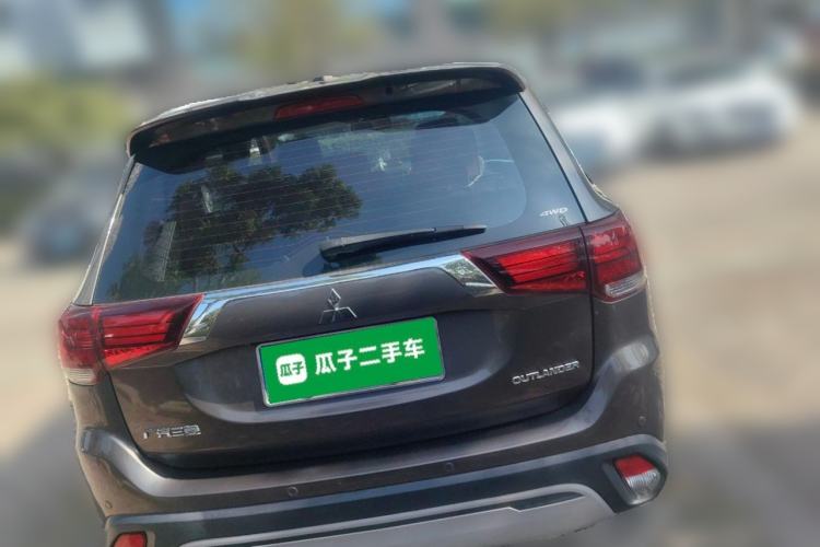 Used Mitsubishi Outlander 2019 2.4L 4x4 Zhi Xiang Edition 7 Seats China V Emission Standard Rear
