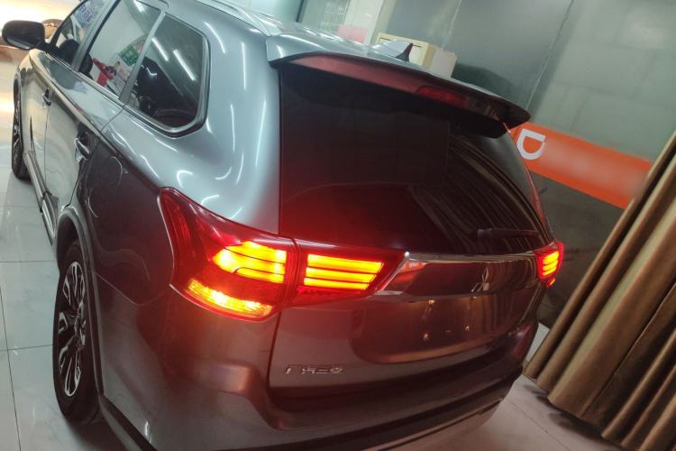 Used Mitsubishi Outlander 2019 2.0L Two-Wheel Drive Comfort Edition 5 Seats China VI Standard Rear