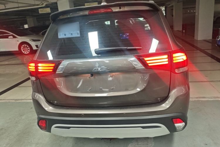 Used Mitsubishi Outlander 2019 2.4L 4x4 Zhi Xiang Edition 7 Seats China V Emission Standard Rear