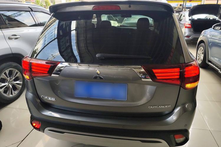 Used Mitsubishi Outlander 2019 2.4L 4x4 Zhi Xiang Edition 7 Seats China VI Standard Rear