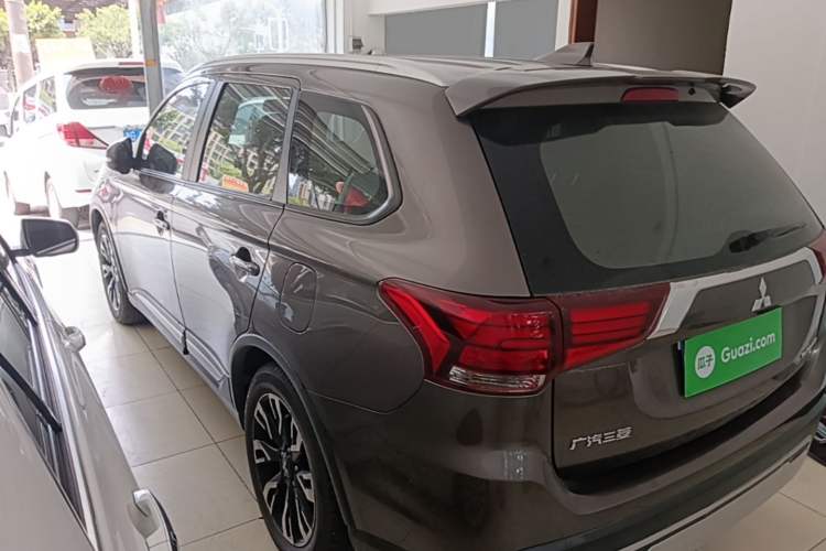 Used Mitsubishi Outlander 2019 2.0L Two-Wheel Drive Comfort Edition 5 Seats China VI Standard Rear Left 45 Deg