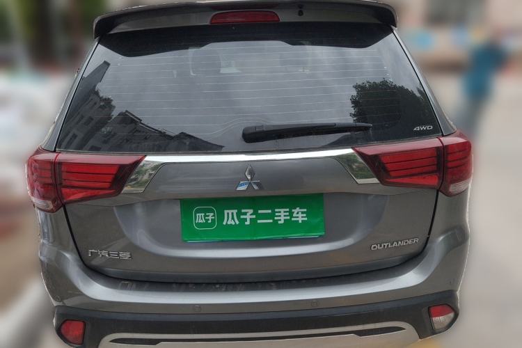 Used Mitsubishi Outlander 2019 2.4L 4x4 Zhi Xiang Edition 7 Seats China VI Standard Rear